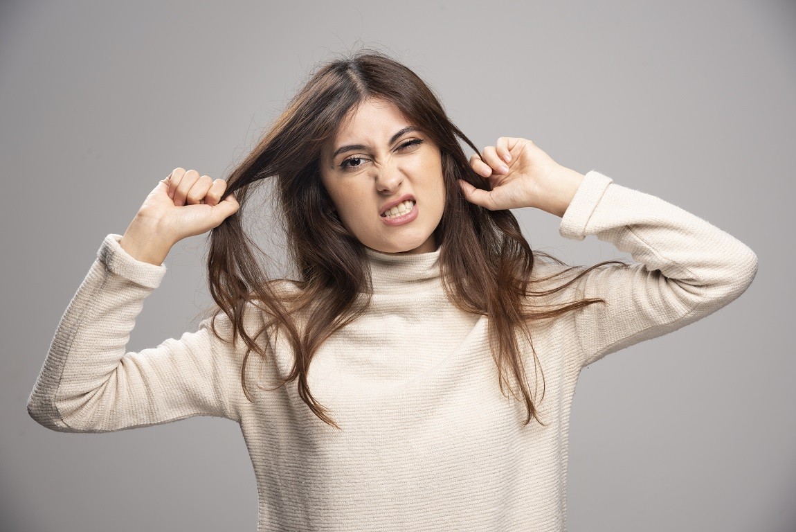 dandruff and itchy